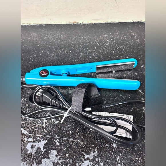 CHI SMART Titanium Ceramic Travel Hairstyling Iron 3/4" Blue High Gloss - Picture 2 of 2